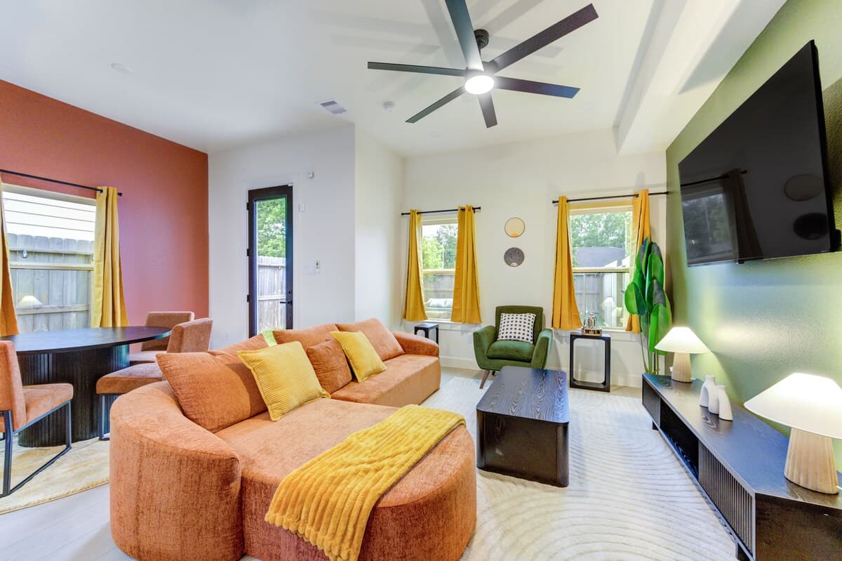 Brand New 4BR | NRG | Med Center | Outdoor Dining