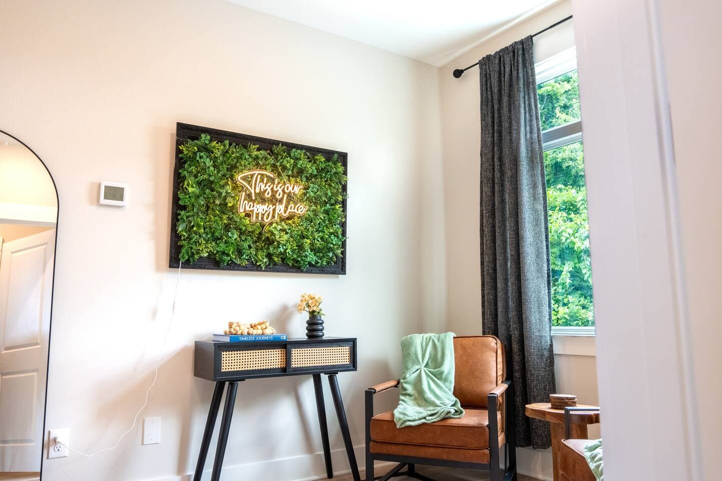 Raleigh Modern | Stylish 4BR | 5 TVs | Downtown photo 3