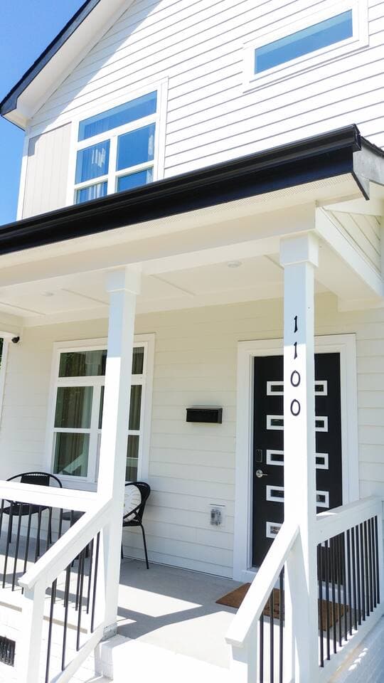 Raleigh Modern | Stylish 4BR | 5 TVs | Downtown photo 5