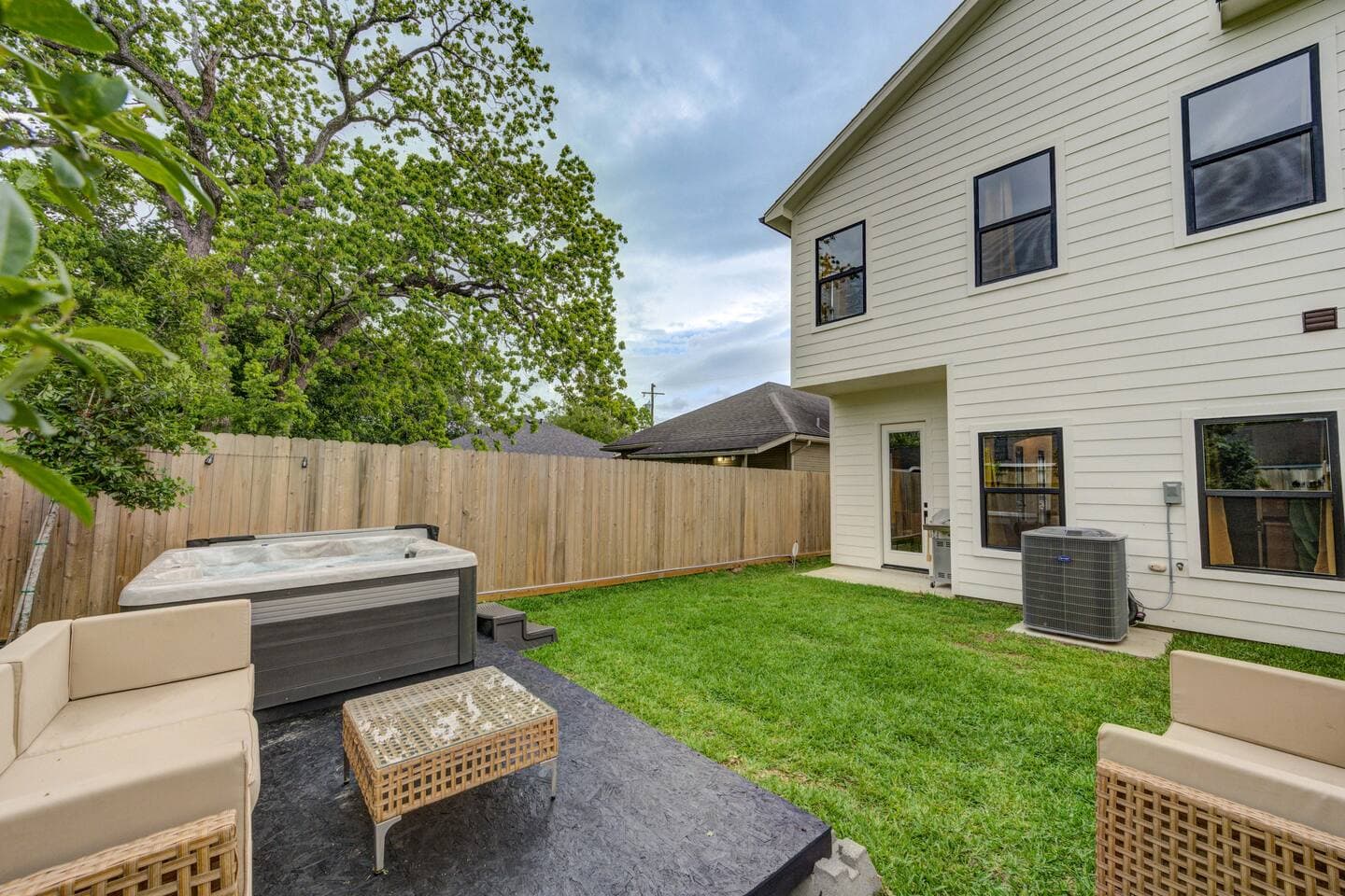 Brand New 4BR | NRG | Med Center | Hot Tub — Houston, TX